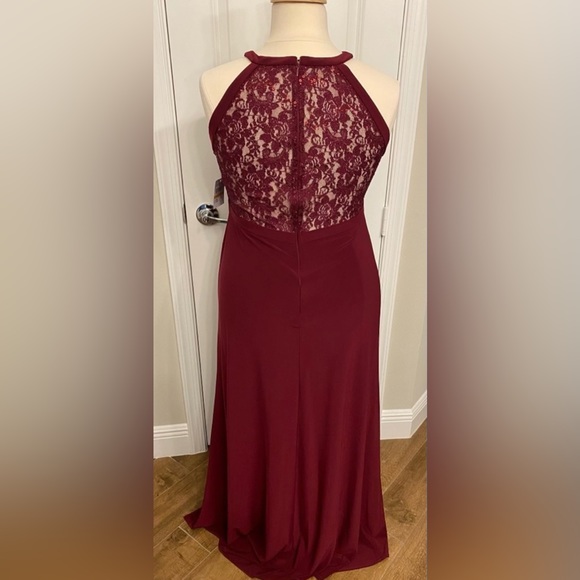 Plus Dress - Picture 4 of 10